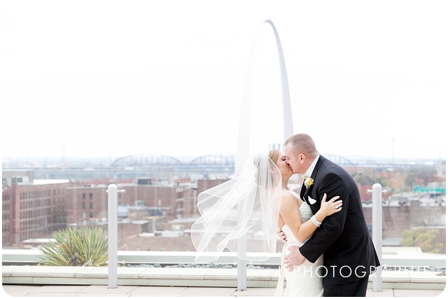 L Photographie St. Louis wedding photography Immaculate Conception Church Four Seasons Four Points by Sheraton25.jpg