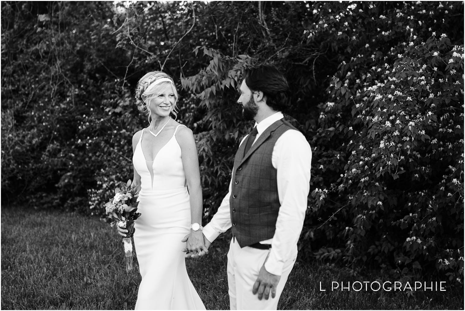 L Photographie Saint Louis wedding photography Defiance Ridge Winery_0026.jpg